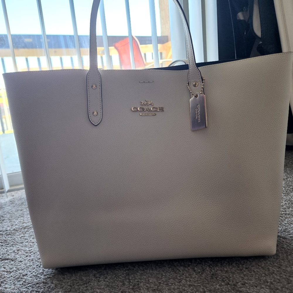 Coach Tote-Authentic